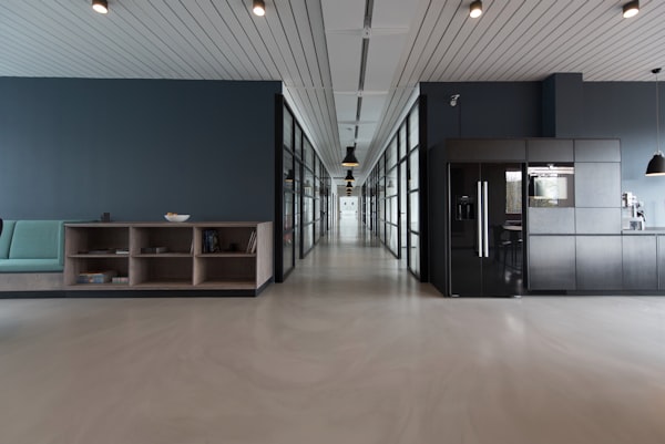 Modernes KMU-Büro mit Team