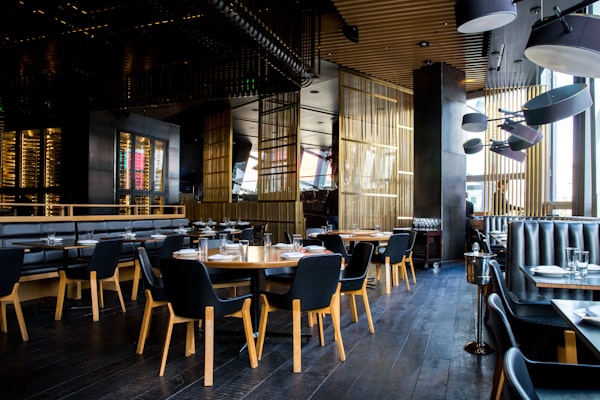 Restaurant-Interieur mit Gästen